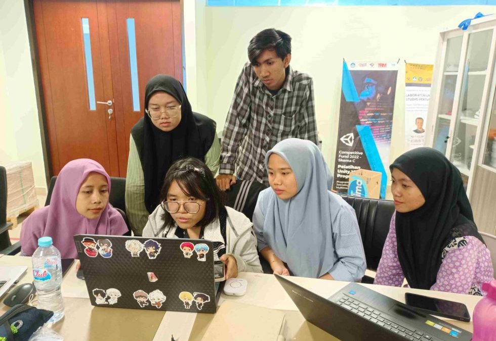 Mahasiswa PGSD UNUSA Kembangkan Media Pembelajaran Digital Lewat Magang Kemitraan UNUSA dan PENS