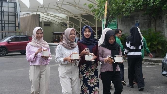 UNUSA Berbagi Kebaikan Ramadhan dengan Buka Puasa Gratis di Kampus