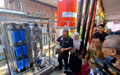 Air Selokan Disulap untuk Kebutuhan Harian, Warga Kendangsari Manfaatkan Unusa Water untuk Tanaman Hidroponik