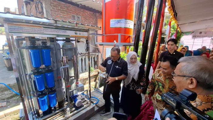 Air Selokan Disulap untuk Kebutuhan Harian, Warga Kendangsari Manfaatkan Unusa Water untuk Tanaman Hidroponik