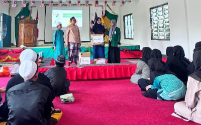 Dosen Kesmas Unusa Adakan Edukasi PHBS dan Pengelolaan Sampah di Pondok Pesantren An Nadloh Malaysia