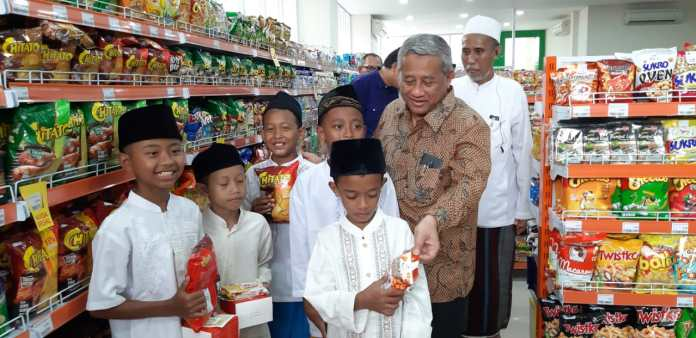 UNUSA Adakan Program Peduli Staf Dengan Voucher Belanja di Yarsis Mart